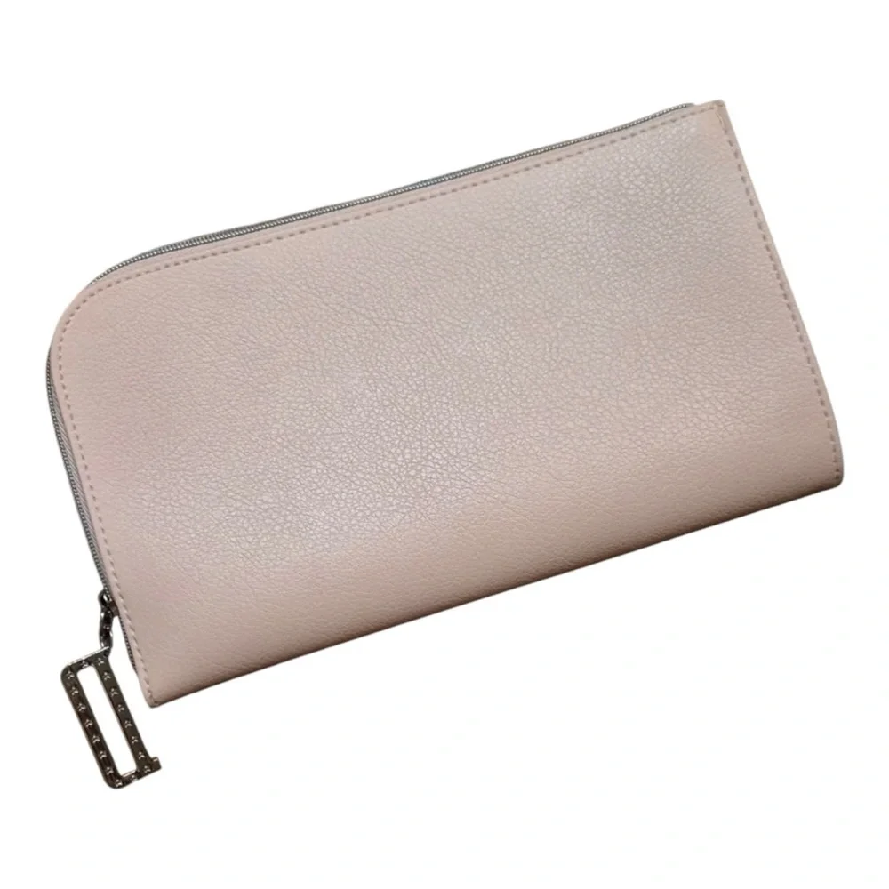 🚫SOLD🚫✨💎NEW💎✨ DIOR BEAUTY BAG/CLUTCH WITH CHARM AND GIFT BAG! - Picture 5 of 6